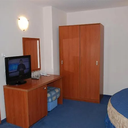 意大利酒店 内塞伯尔